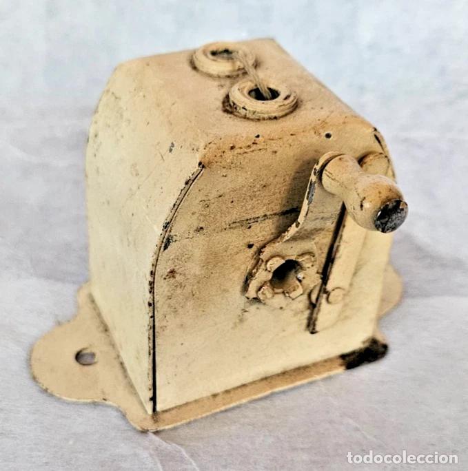 Vintage: ANNEES 50 ETENDOIR ENROULEUR CORDE A LINGE RETRACTABLE A MANIVELLE