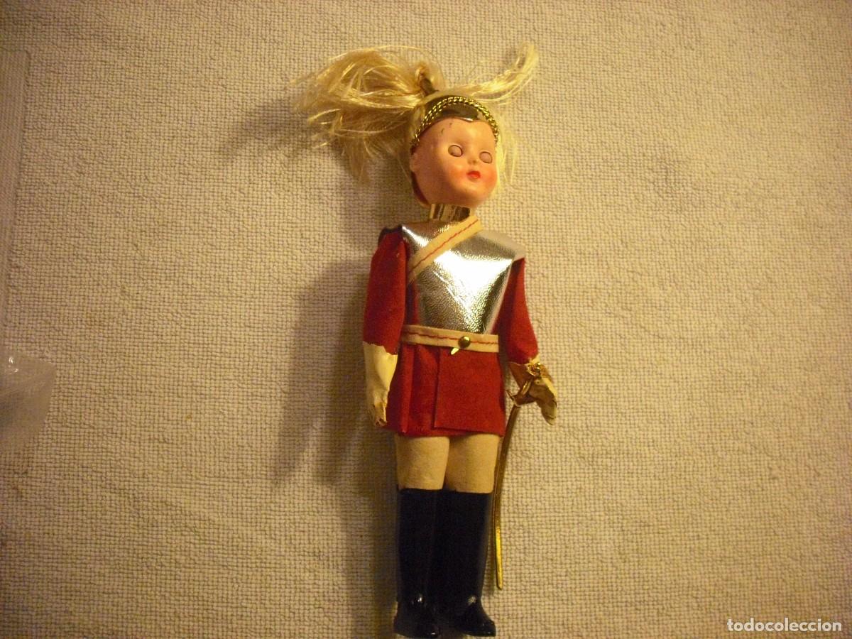 Vintage: MU&Ntilde;ECA VINTAGE QUE REPRESENTA UN SOLDADO INGLES , 22 CM.