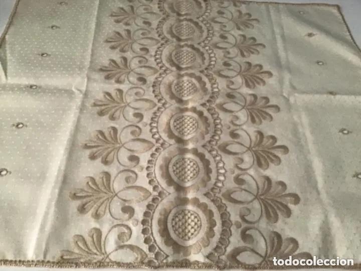Vintage: PA&Ntilde;ITO O TAPETE BORDADO CON CALADOS EN COLOR BEIGE
