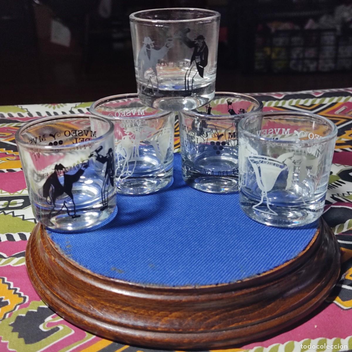 Vintage: Juego de chupitos de cristal del Museo del Vino.5 unidades.