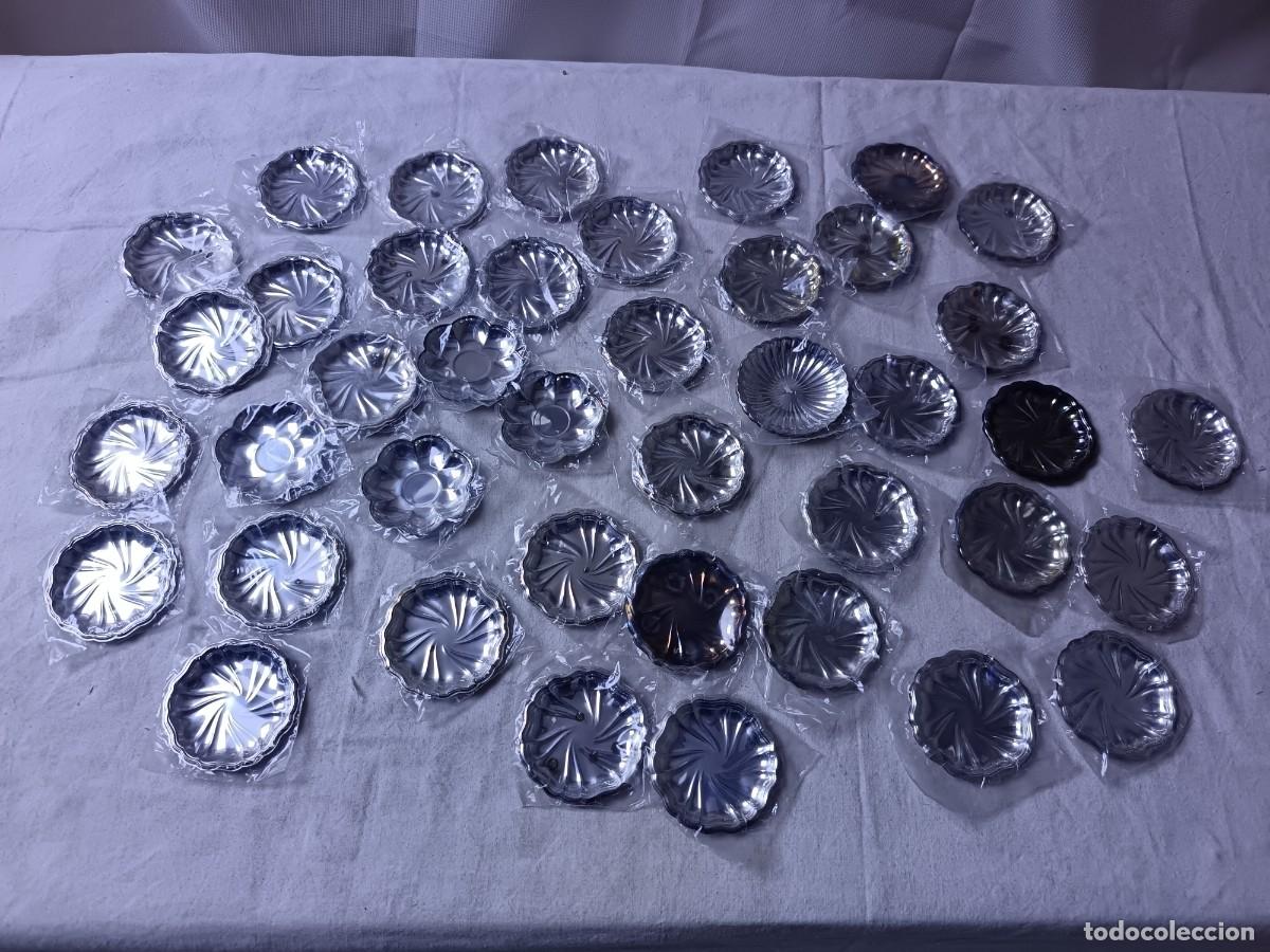 Vintage: Gran Lote de Bandejitas de metal, varios dise&ntilde;os, tipo florales, en blister, a estrenar