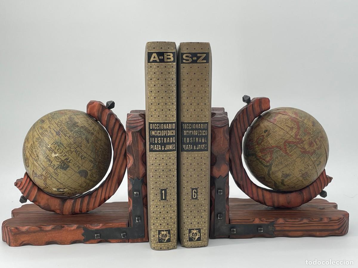 Vintage: Separadores de libros decorativos con globos terr&aacute;queos antiguos.