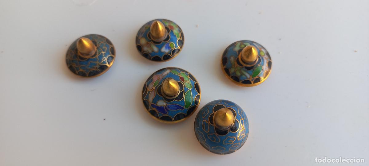 Vintage: 5 tapas o tapaderas de jarrones peque&ntilde;os chinos en esmalte cloisonne. Con decoraci&oacute;n geom&eacute;trica