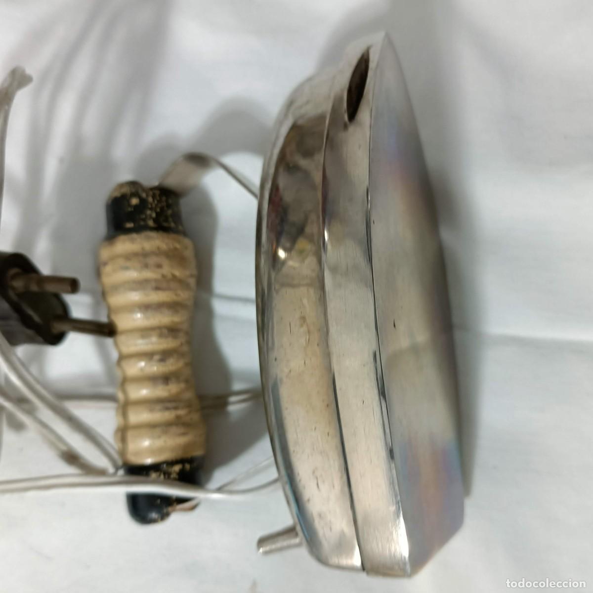 Vintage: Plancha el&eacute;ctrica, vintage, mango de madera. - Foto 4