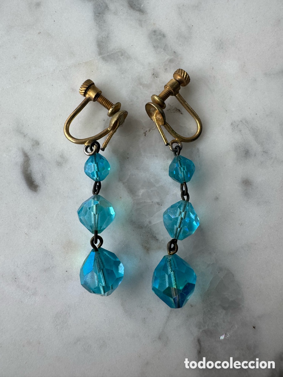 Vintage: Pendientes cierre de tornillo y cristal tallado con un ba&ntilde;o irisado. Vintage