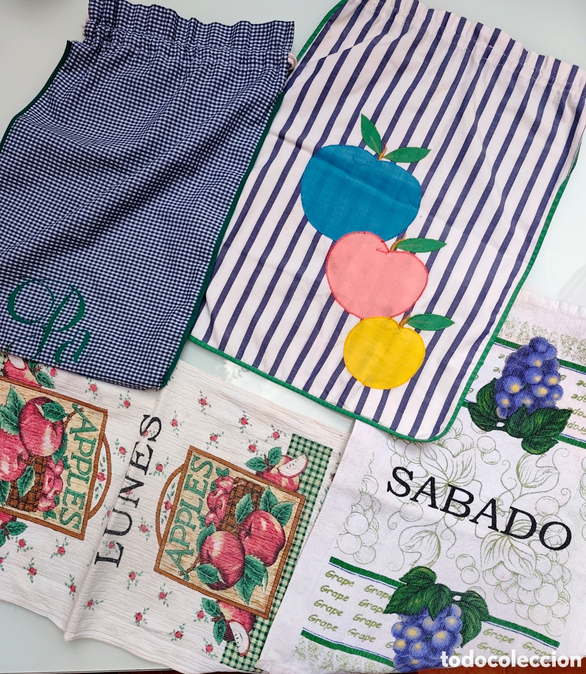 Vintage: Lote vintage. Dos bolsas para pan + dos pa&ntilde;os cocina