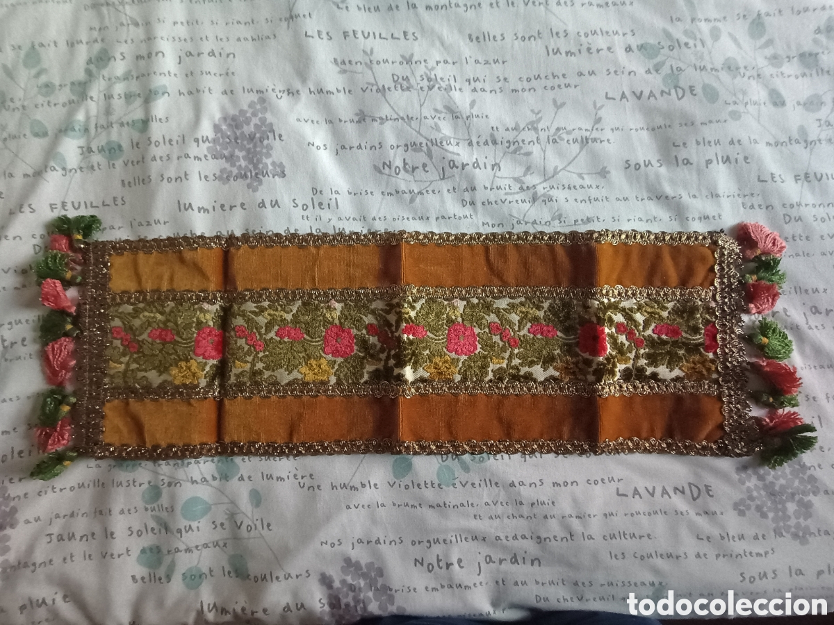 Vintage: **Camino de mesa VINTAGE de terciopelo y bordado floral (&iexcl;NUEVO!)**