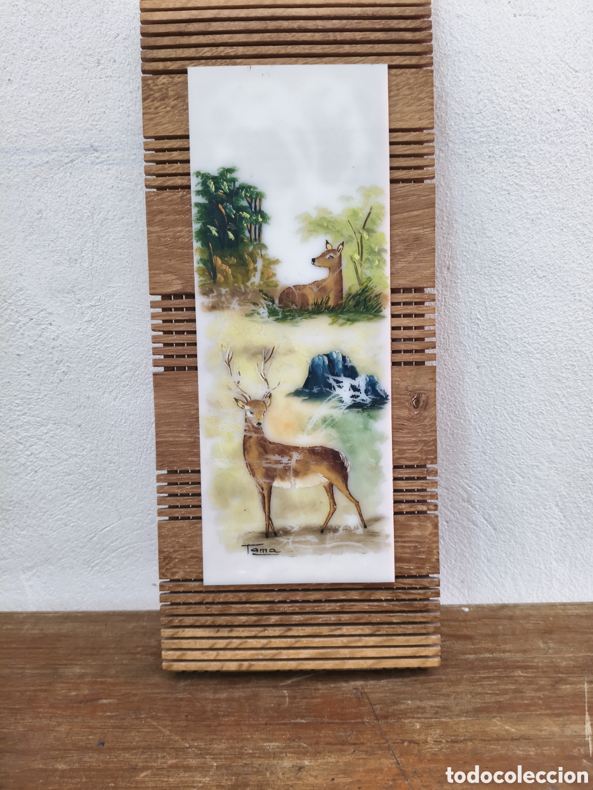 Vintage: Cuadro vintage de madera y cristal marcado Tama con motivo de ciervos