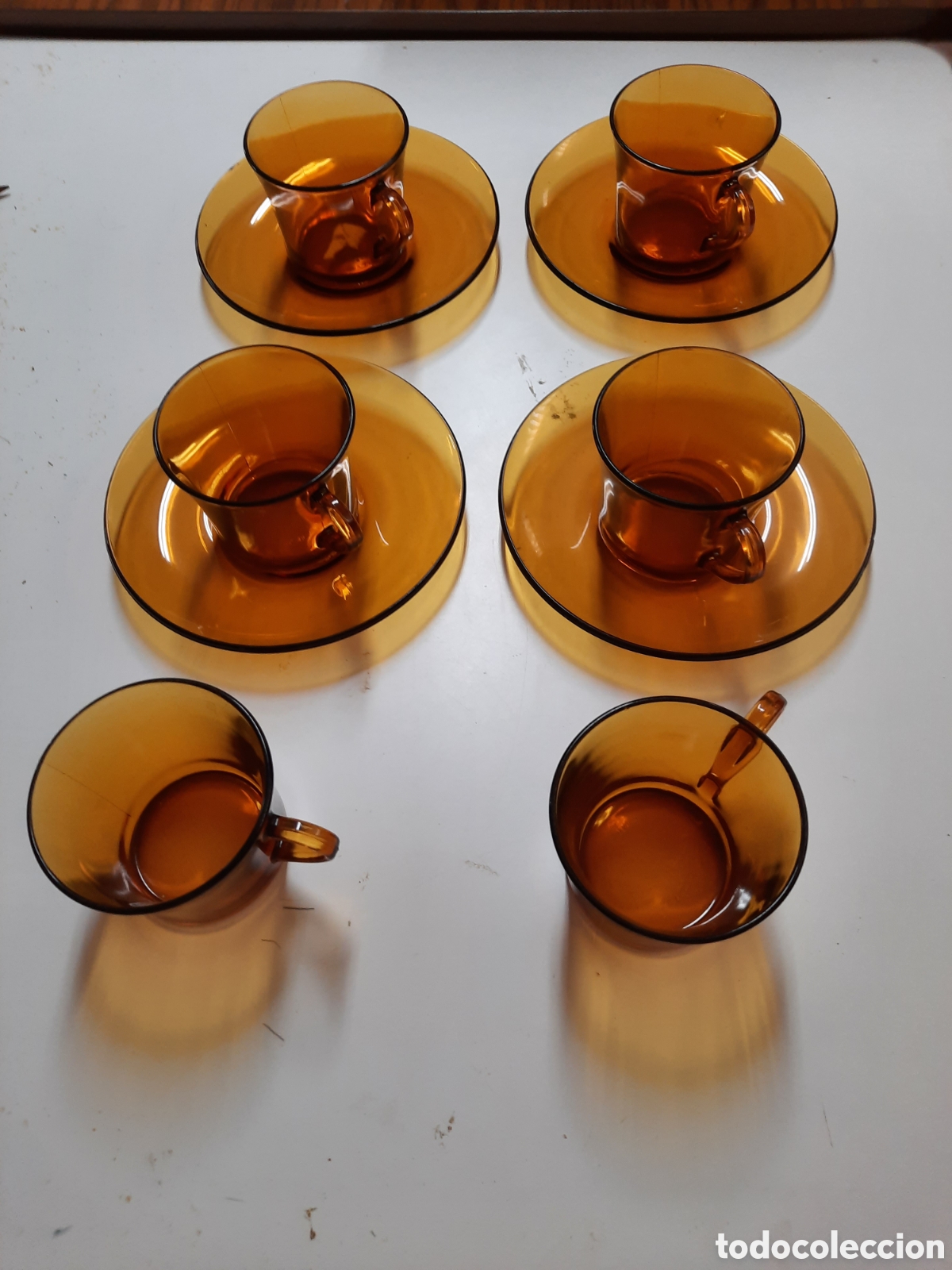 Vintage: Duralex, 6 tazas &aacute;mbar y 4 platos