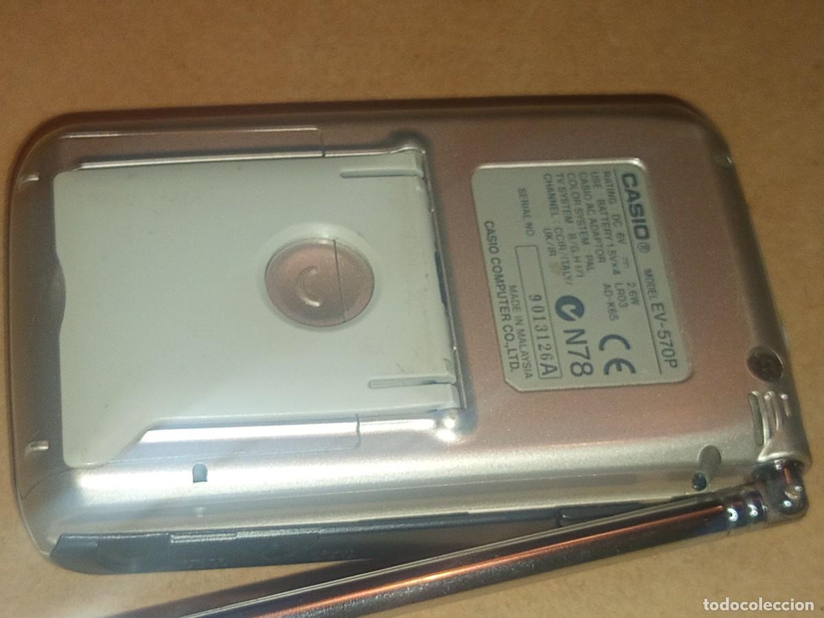 Vintage: Antiguo art&iacute;culo de colecci&oacute;n televisor port&aacute;til anal&oacute;gico de bolsillo de la marca Casio. - Foto 2