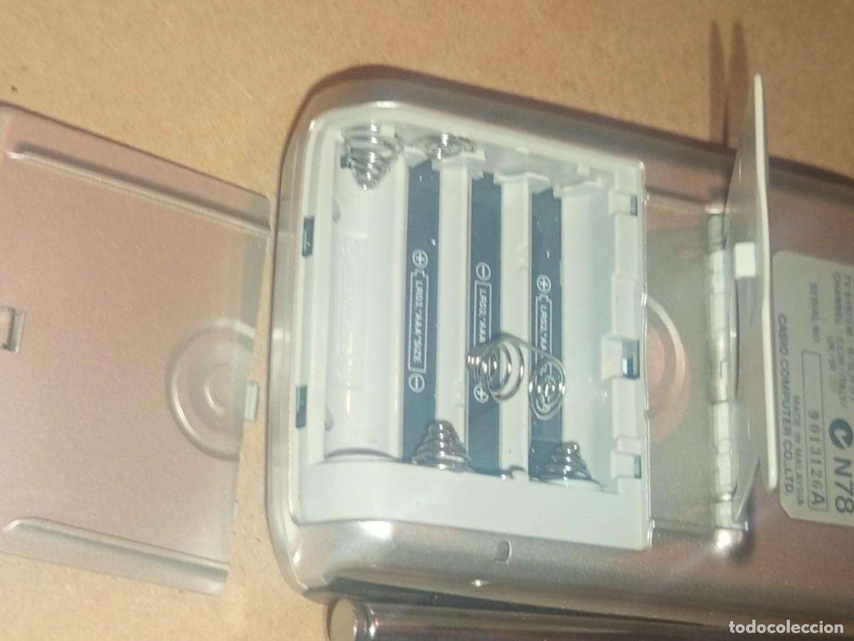 Vintage: Antiguo art&iacute;culo de colecci&oacute;n televisor port&aacute;til anal&oacute;gico de bolsillo de la marca Casio. - Foto 3