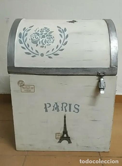 Vintage: Bonito baul de madera con decoraciones
