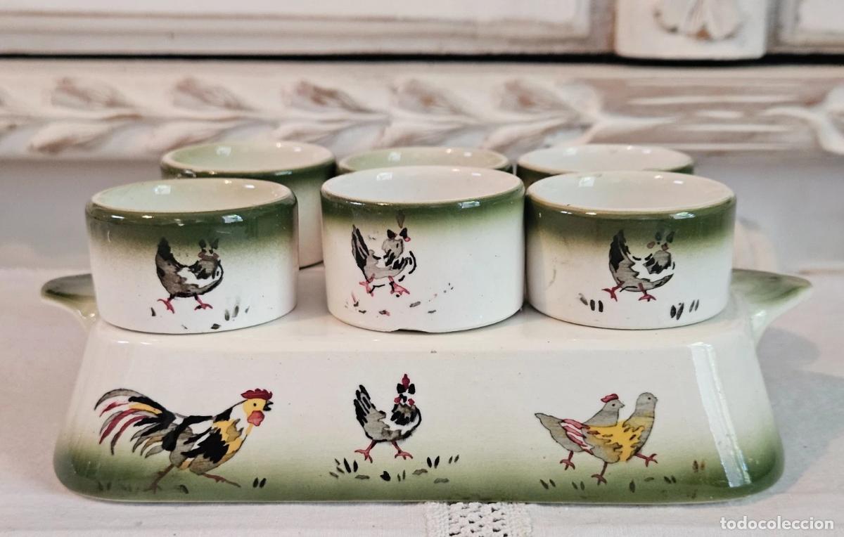 Vintage: VINTAGE SERVITEUR PRESENTOIR COQUETIERS 6 OEUFS EN CERAMIQUE DECOR COQS POULES