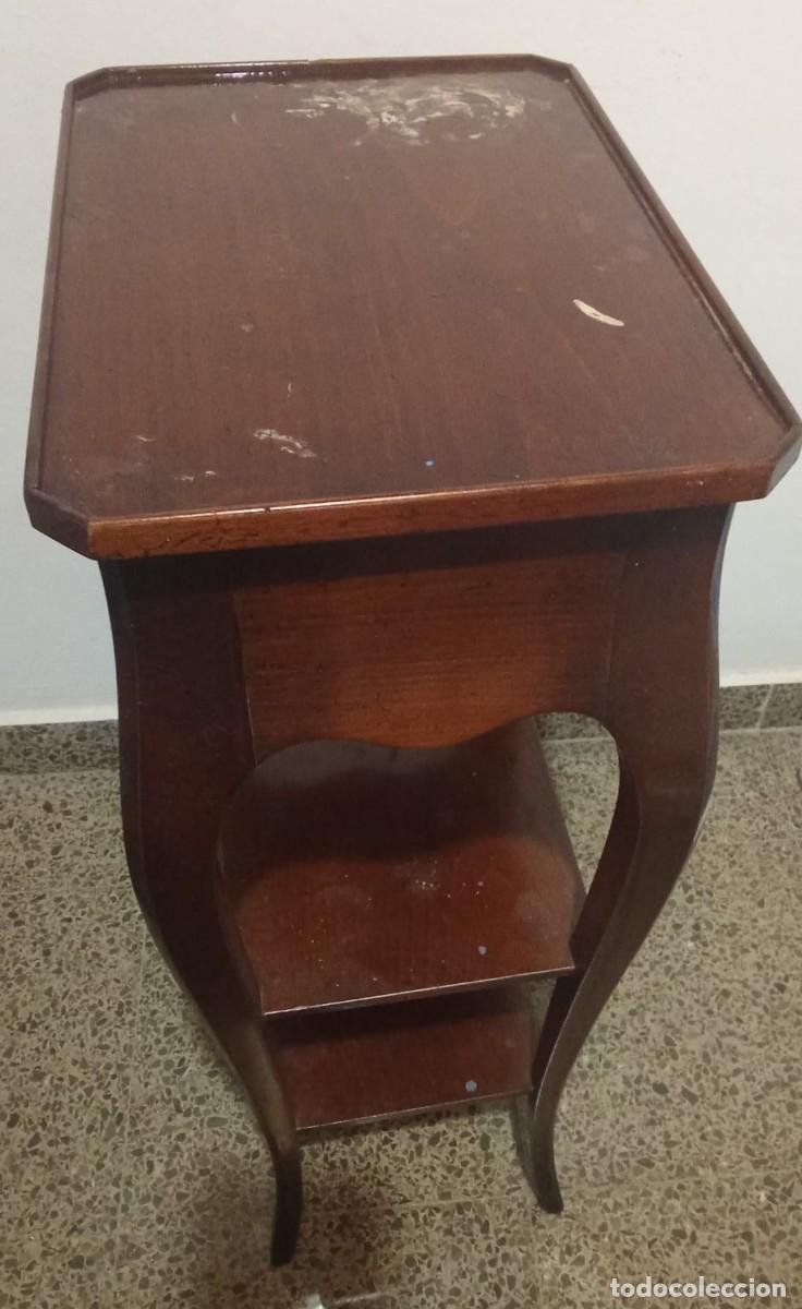 Vintage: Mesita auxiliar vintage de madera (patas cabriol&eacute;)