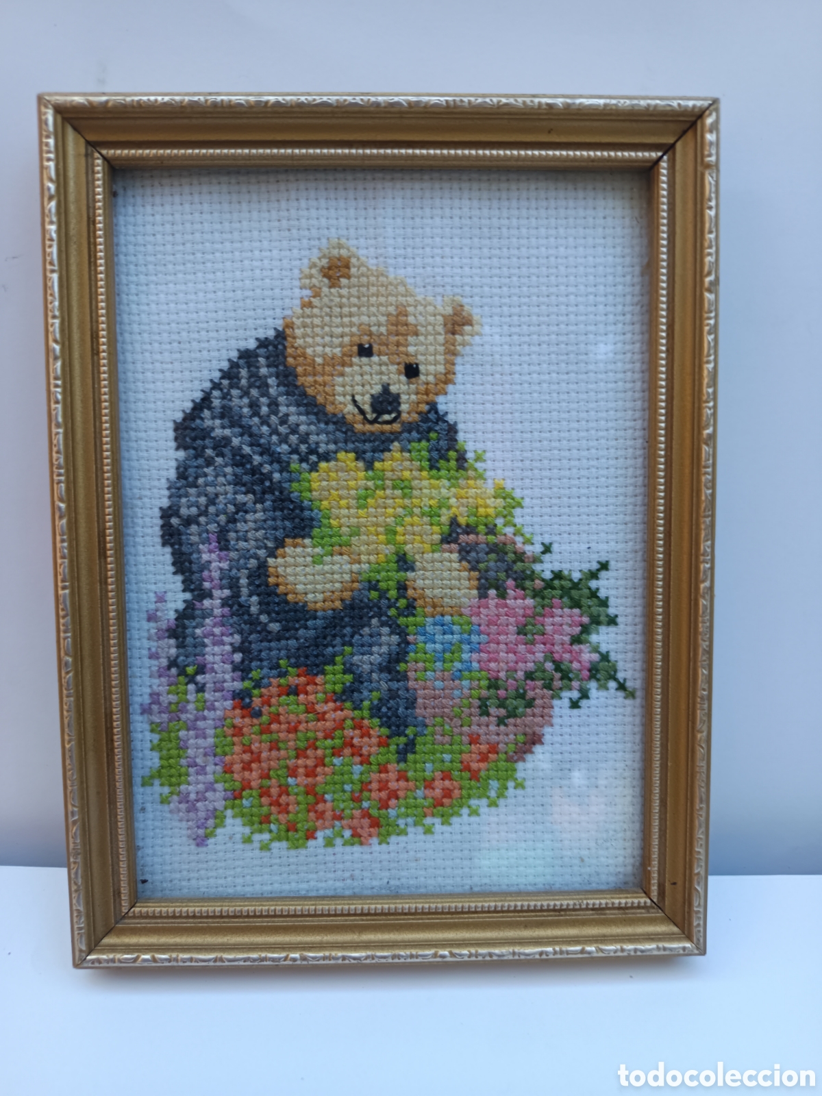 Vintage: Cuadro bordado motivo infantil oso con flores