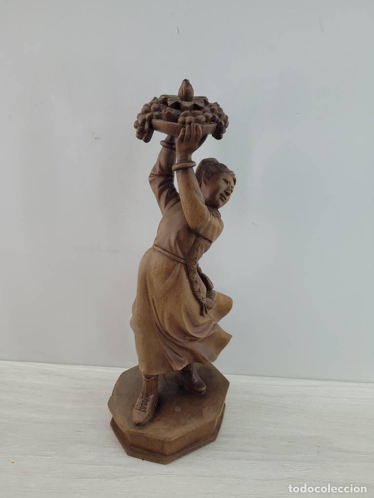 Vintage: FIGURA DE CAMPESINA ASI&Aacute;TICA