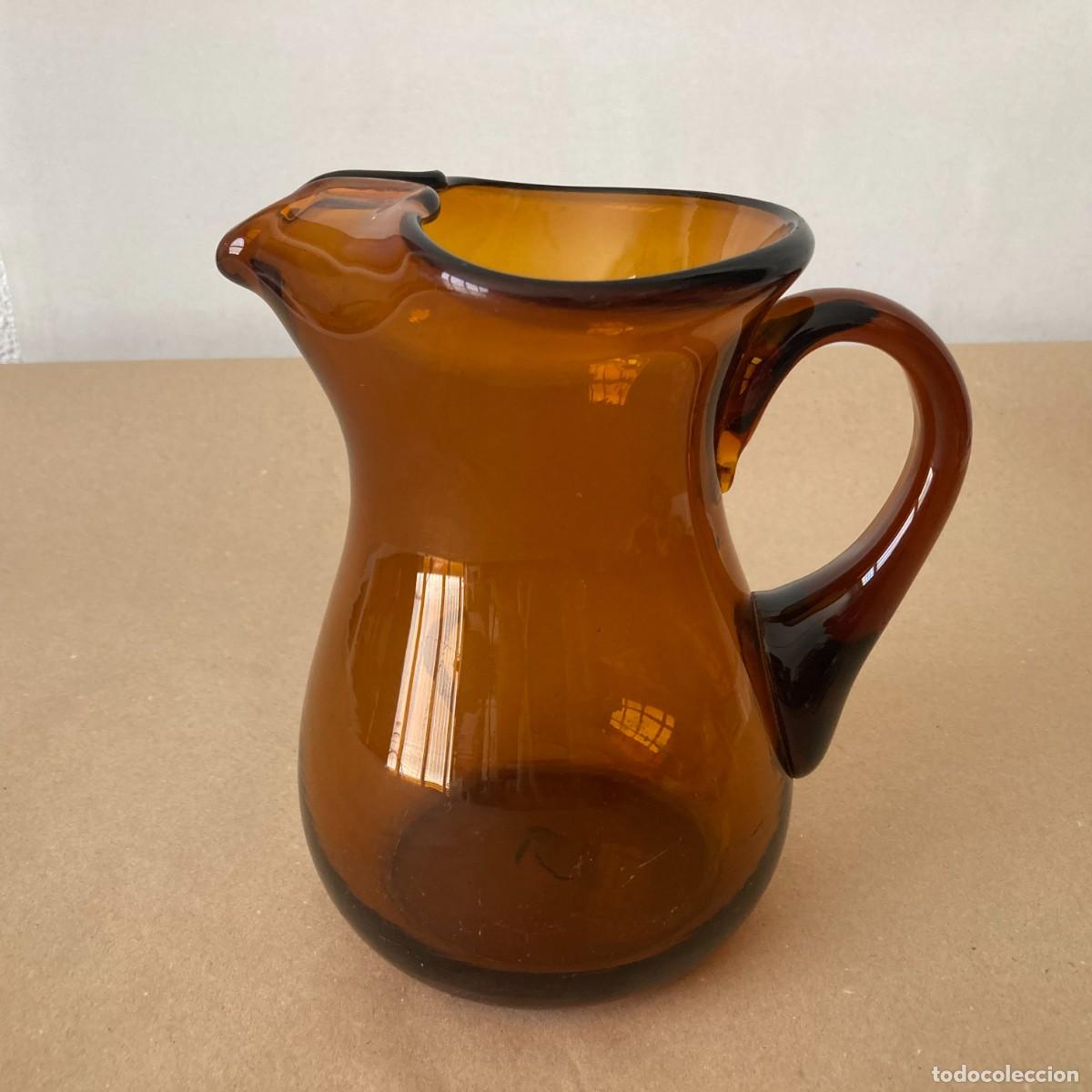 Vintage: JARRA VINTAGE VIDRIO &Aacute;MBAR CON PICO VERTEDOR CURVADO