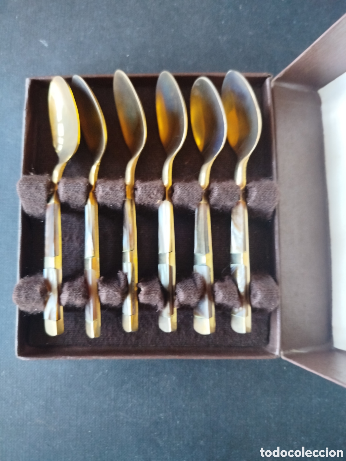 Vintage: JUEGO DE SEIS CUCHARILLAS DE CAF&Eacute; DE LATON Y N&Aacute;CAR DE BECARA.
