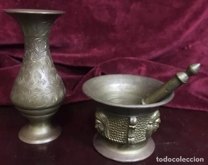 Vintage: Lote 2 piezas bronce. peque&ntilde;as. Mortero con mano.Jarroncito.