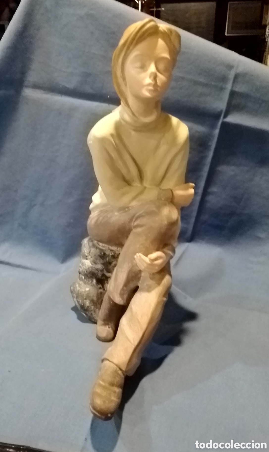 Vintage: Figura chica sentada