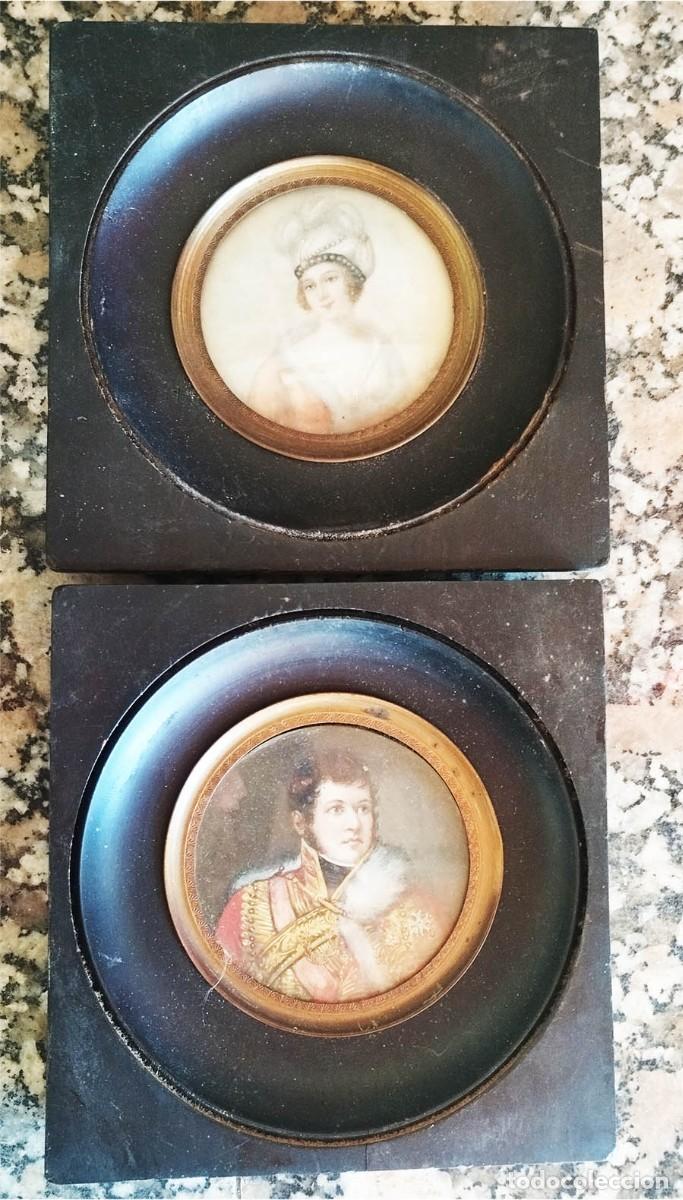 Vintage: 2 ANTIGUOS CUADROS EN MADERA CUADRADOS CON EL ESPACIO PARA LA FOTO EN REDONDO MIDE 14 CM DE LADO 6,5