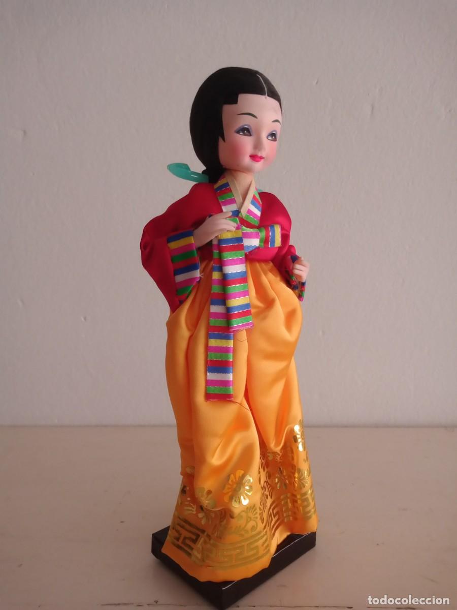 Vintage: MU&Ntilde;ECA TRADICIONAL COREANA HANBOK 25.5 CM - Foto 3