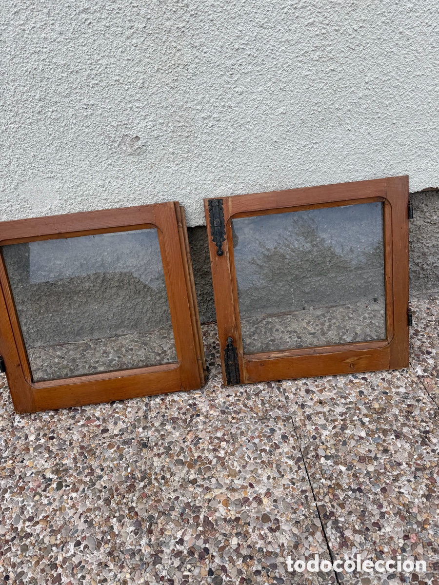 Vintage: Ventana de dos hojas madera de pino y herrajes forja