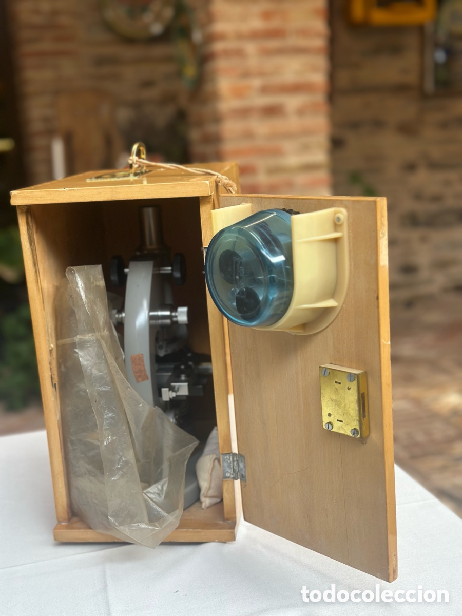 Vintage: Antiguo microscopio biol&oacute;gico profesional - &Oacute;ptica Olympus Tokyo y accesorios en caja de madera