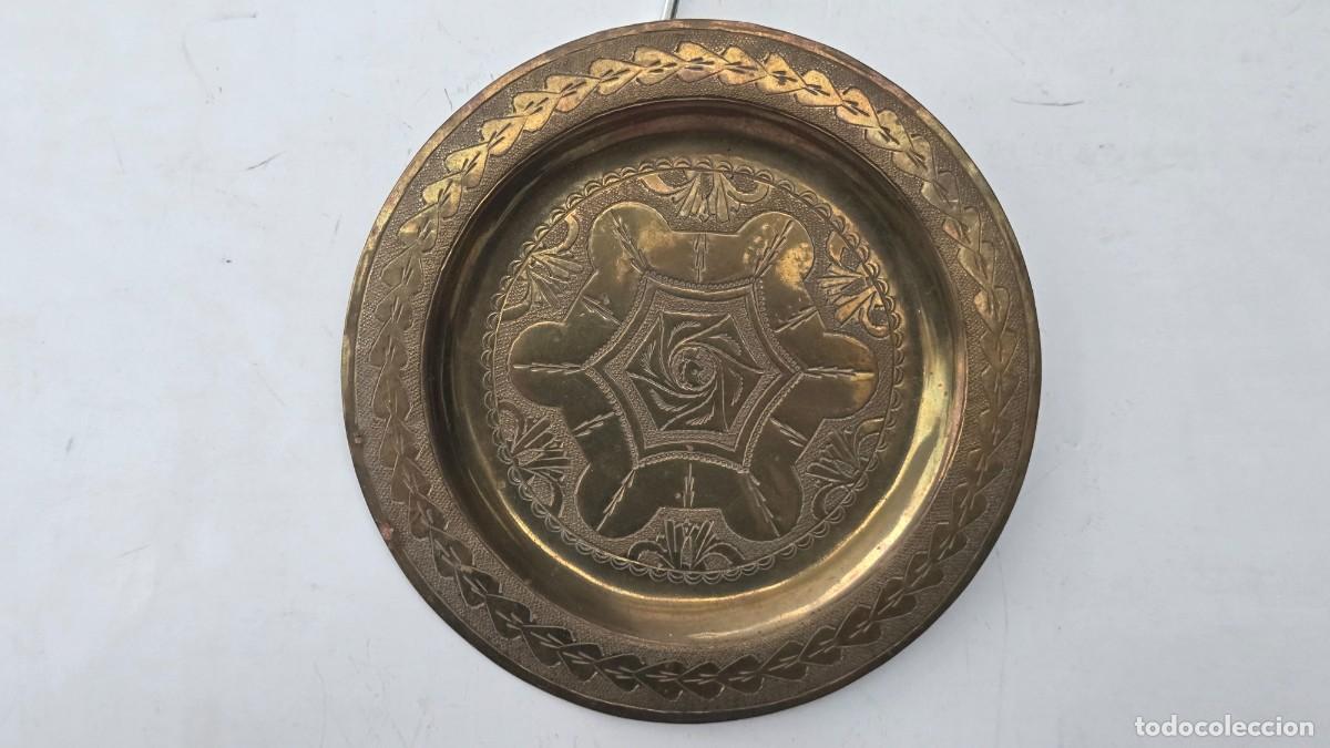 Vintage: plato de metal repujado - Foto 1