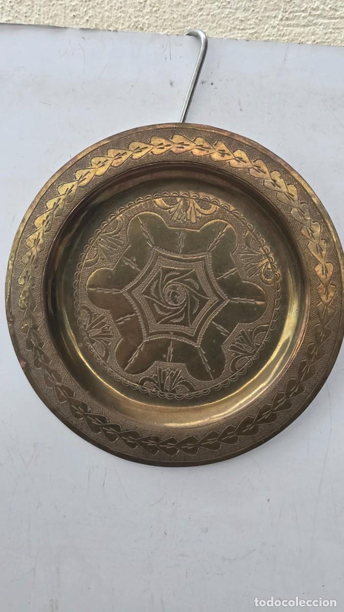 Vintage: plato de metal repujado - Foto 2