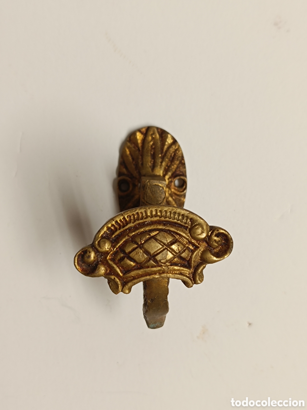 Vintage: Antiguo colgador alzapa&ntilde;os bronce