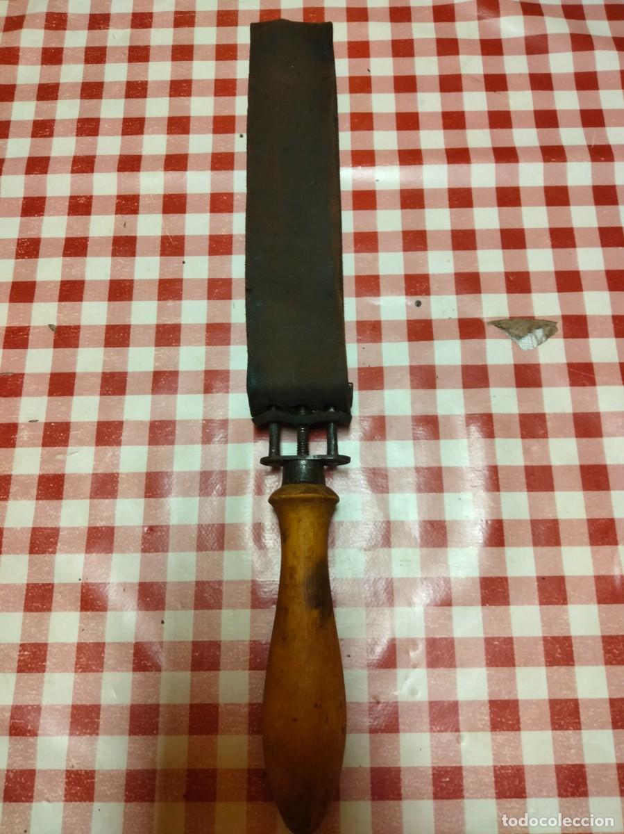 Vintage: Asentador y suavizador de cuero con m&aacute;s de medio siglo en muy buen estado