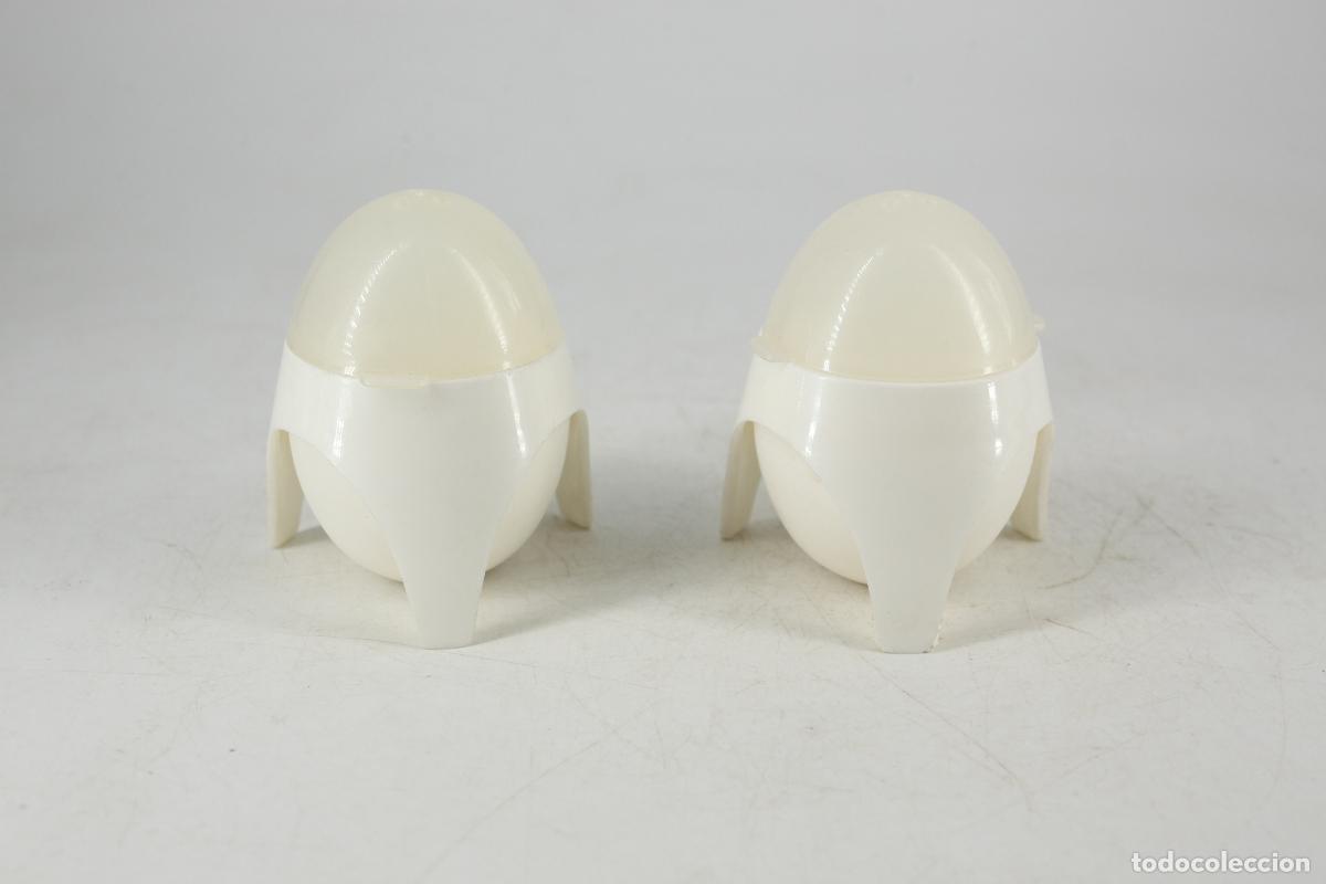 Vintage: pareja hueveras retro Degalicia plasticos blanco microondas Espa&ntilde;a 2000