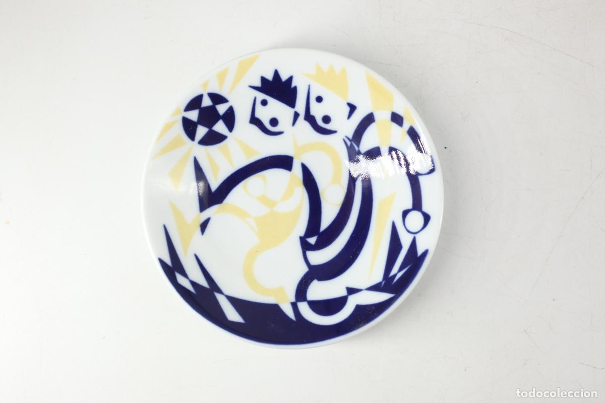 Vintage: plato decorativo cer&aacute;mica Sargadelos galicia f&uacute;tbol azul amarillo blanco