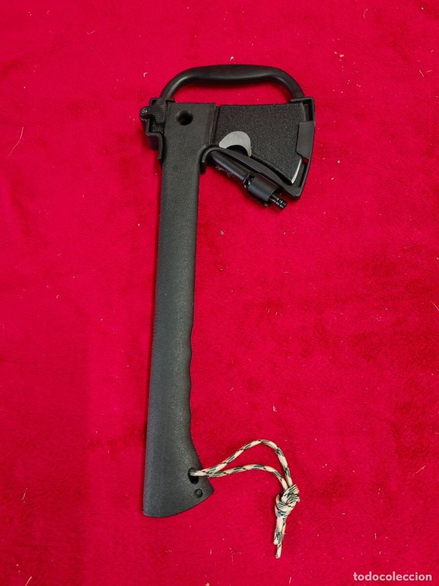 Vintage: Hacha multierramienta nueba, color negro con cuchillo en el mango entre otos.