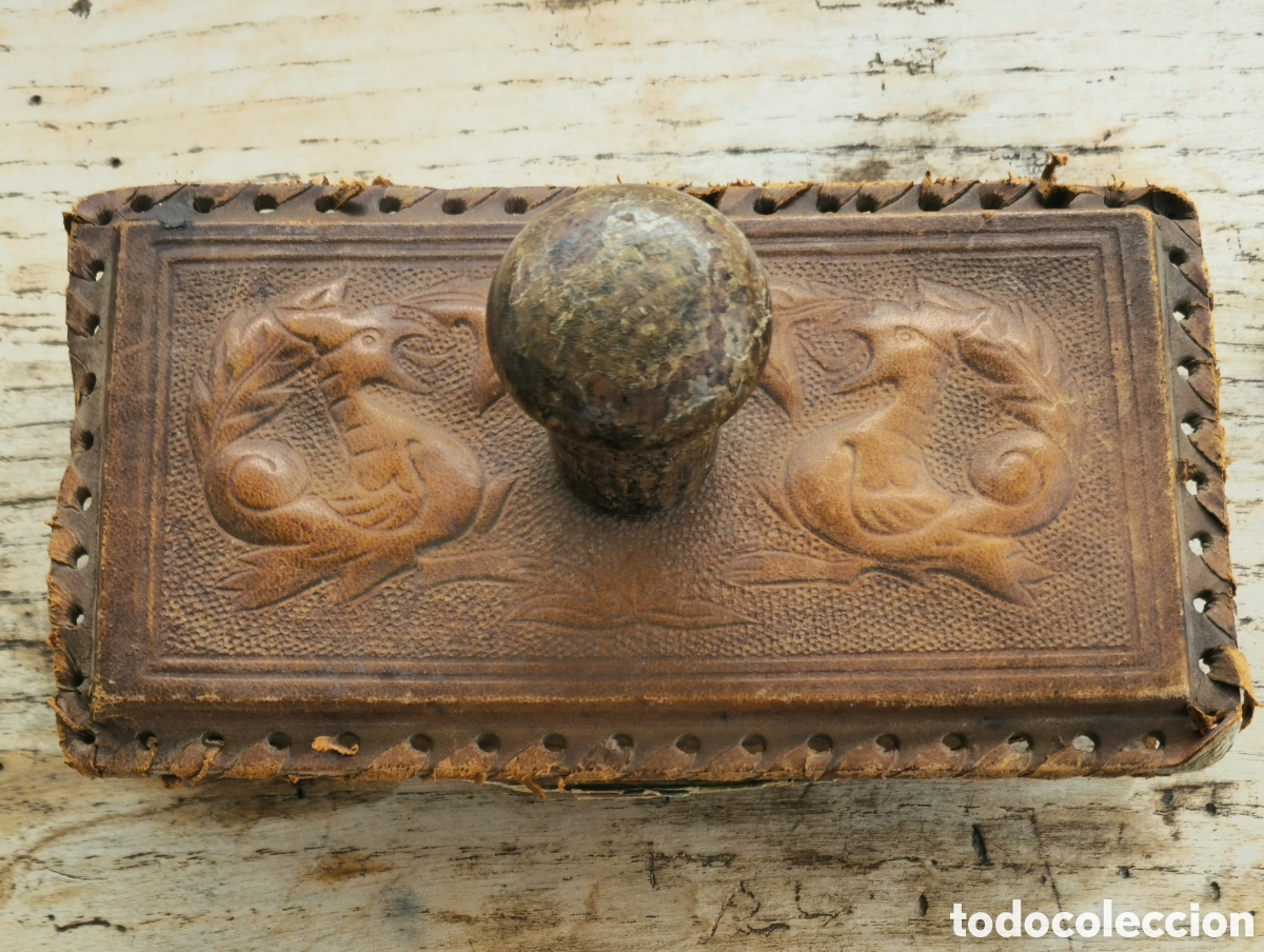 Vintage: Antiguo escritorio cuero repujado - Foto 4
