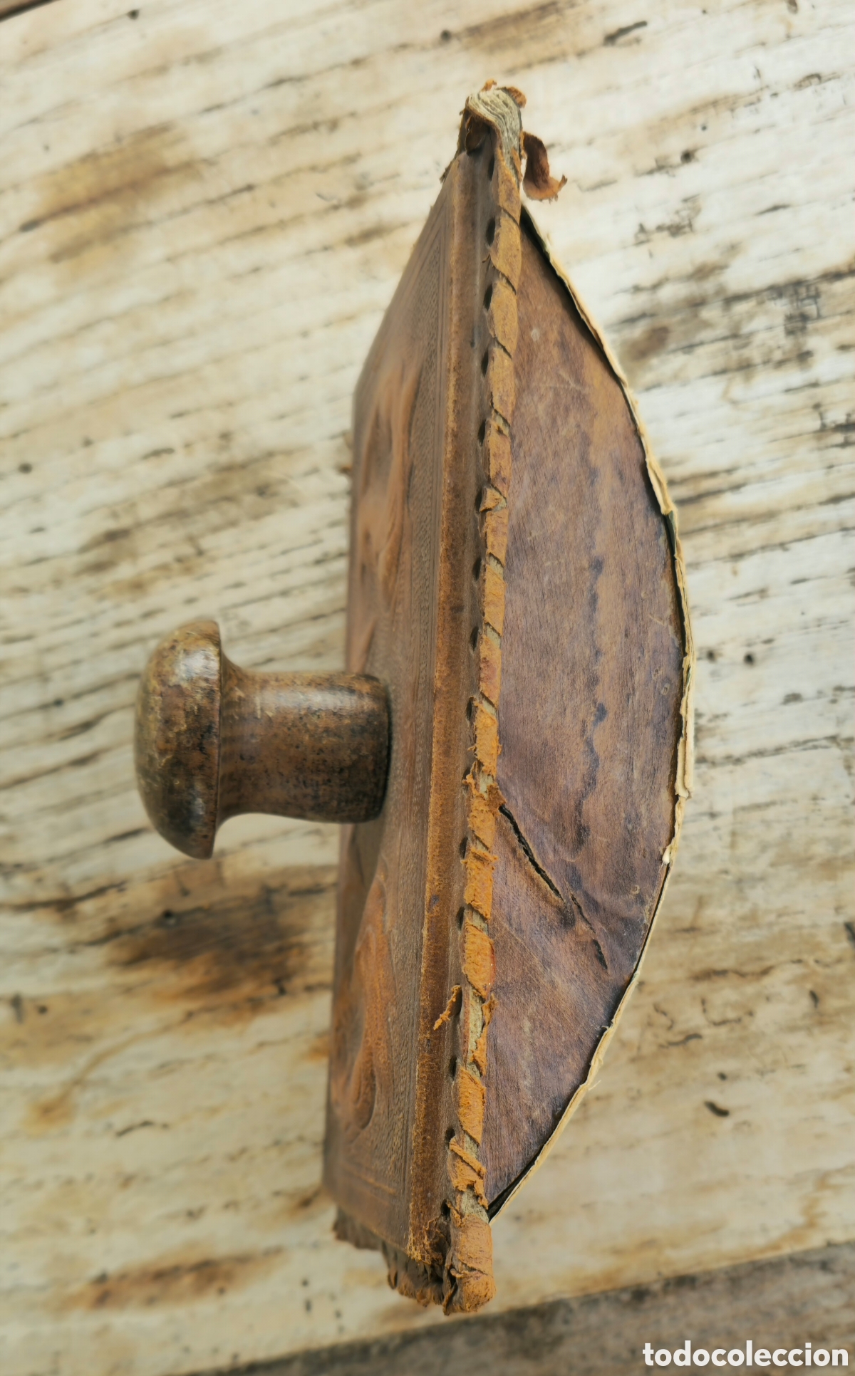 Vintage: Antiguo escritorio cuero repujado - Foto 6