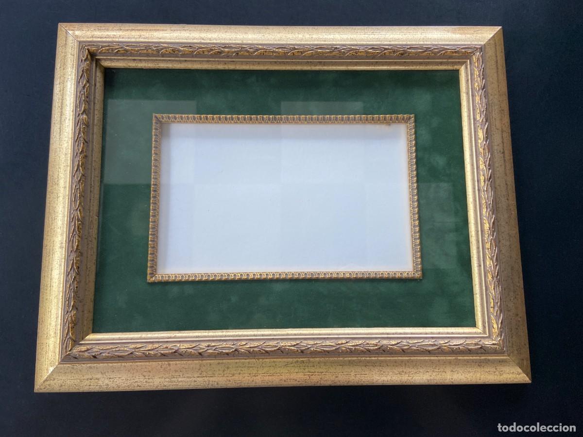 Vintage: Marco Dorado con Paspart&uacute; de Terciopelo Verde - 41 x 32
