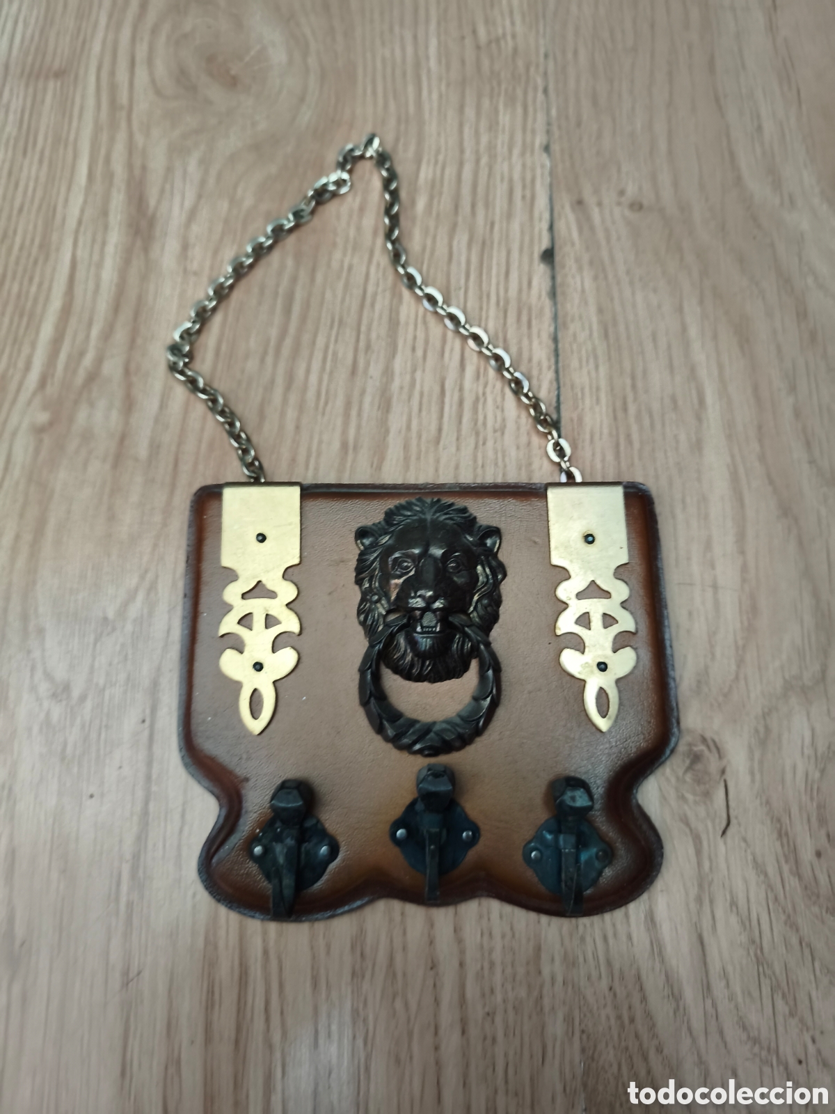Vintage: Colgador De Llaves Vintage De madera Y Lat&oacute;n - Estilo Medieval / R&uacute;stico