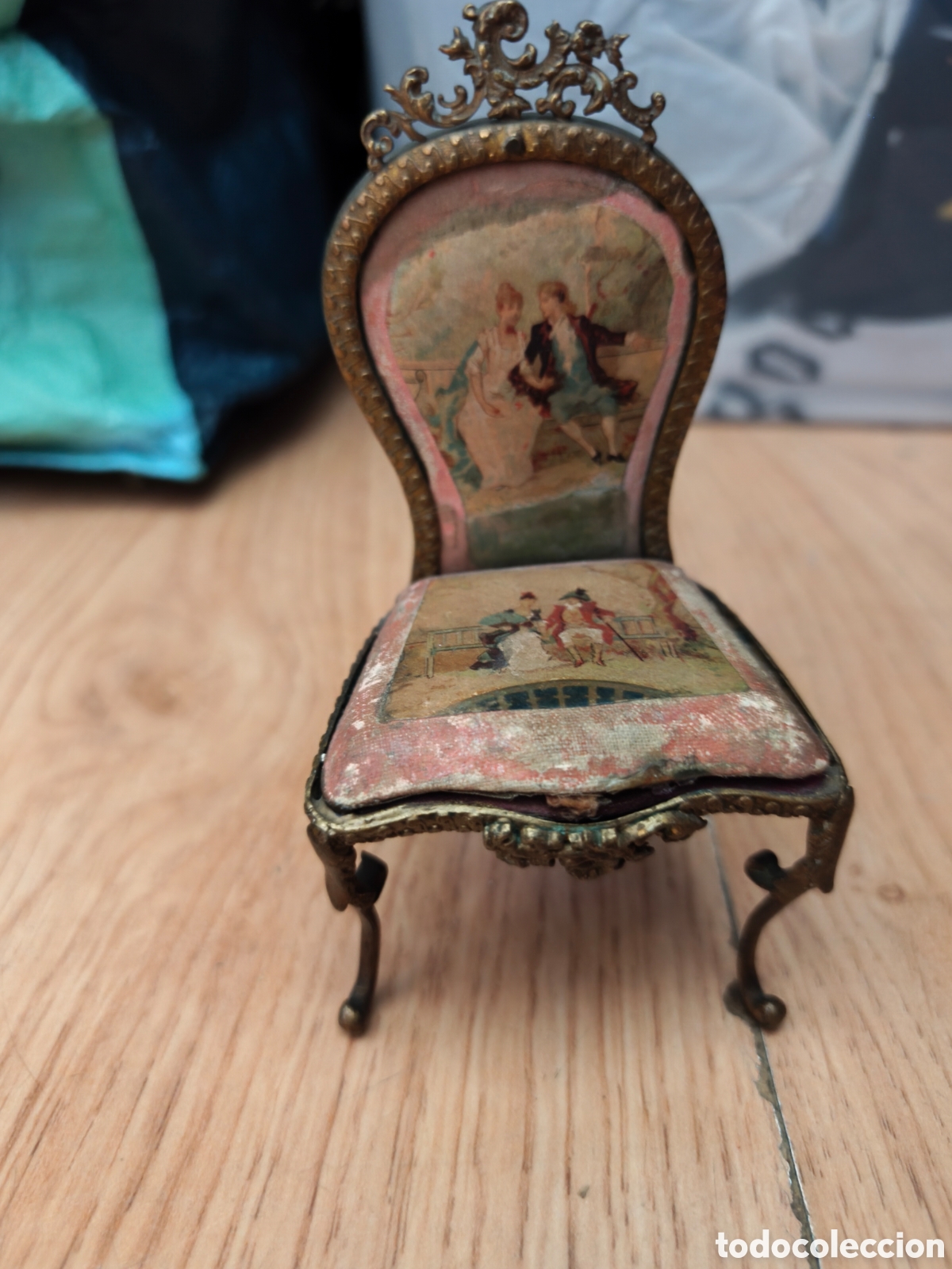 Vintage: Silla en Miniatura de Esmalte Vien&eacute;s y Bronce Dorado (Ormol&uacute;) - Finales S. XIX / S. XX