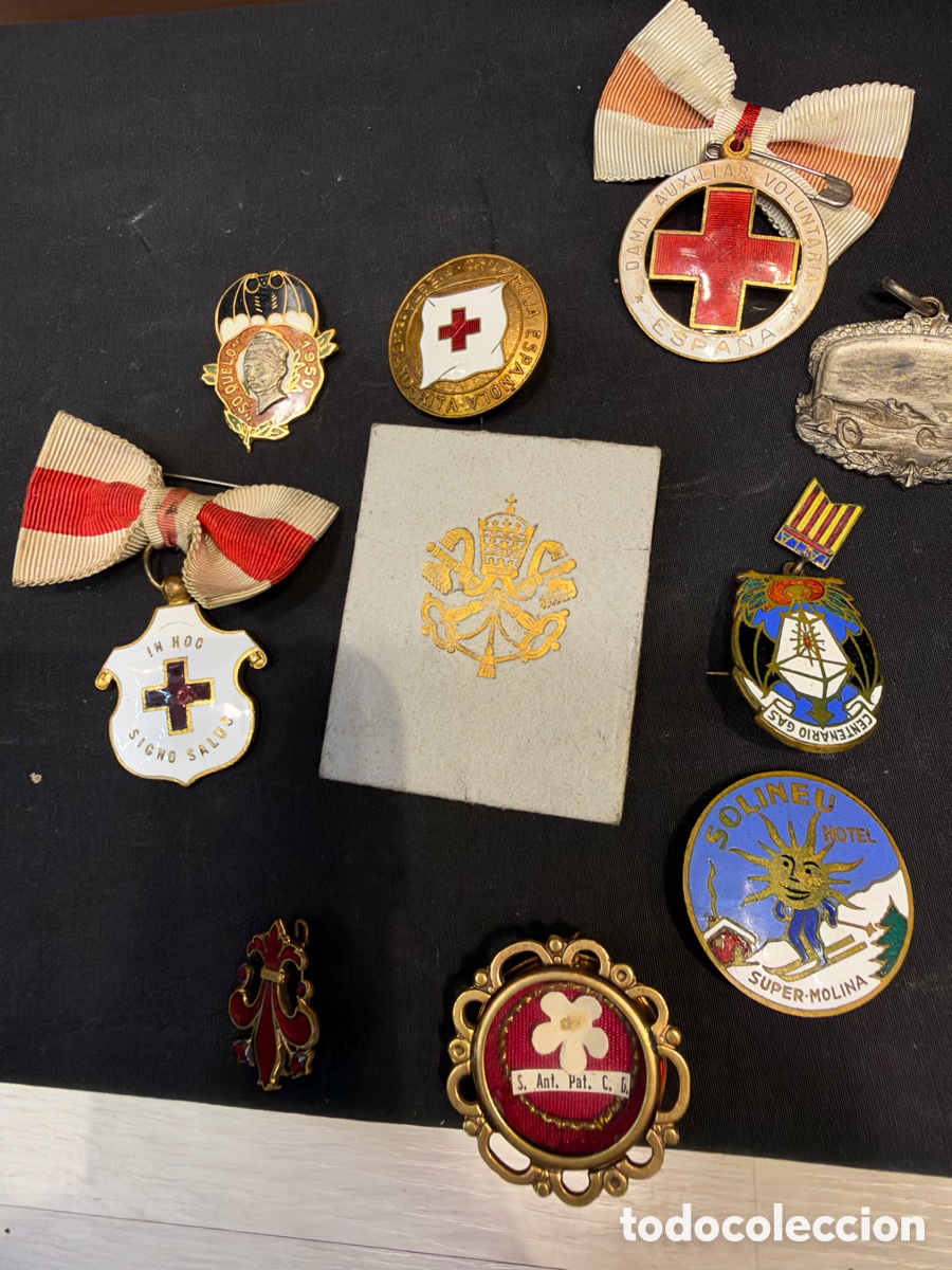 Vintage: Lote de medallas y distintivos - Foto 2