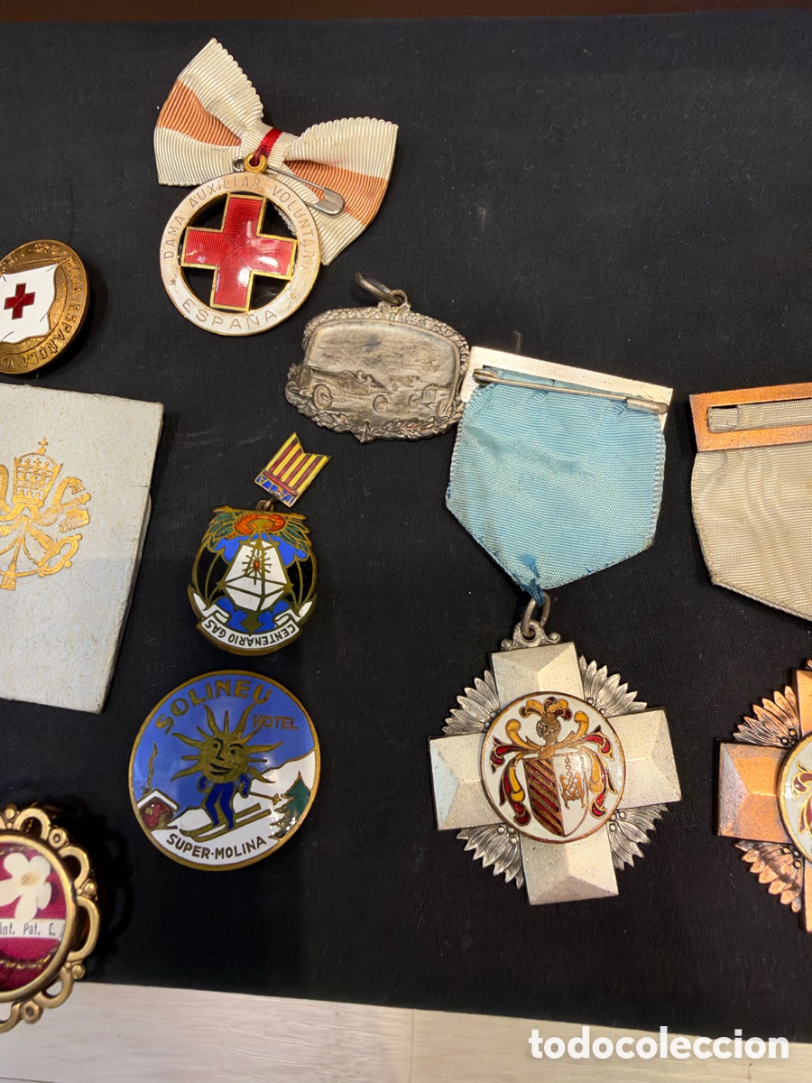 Vintage: Lote de medallas y distintivos - Foto 3