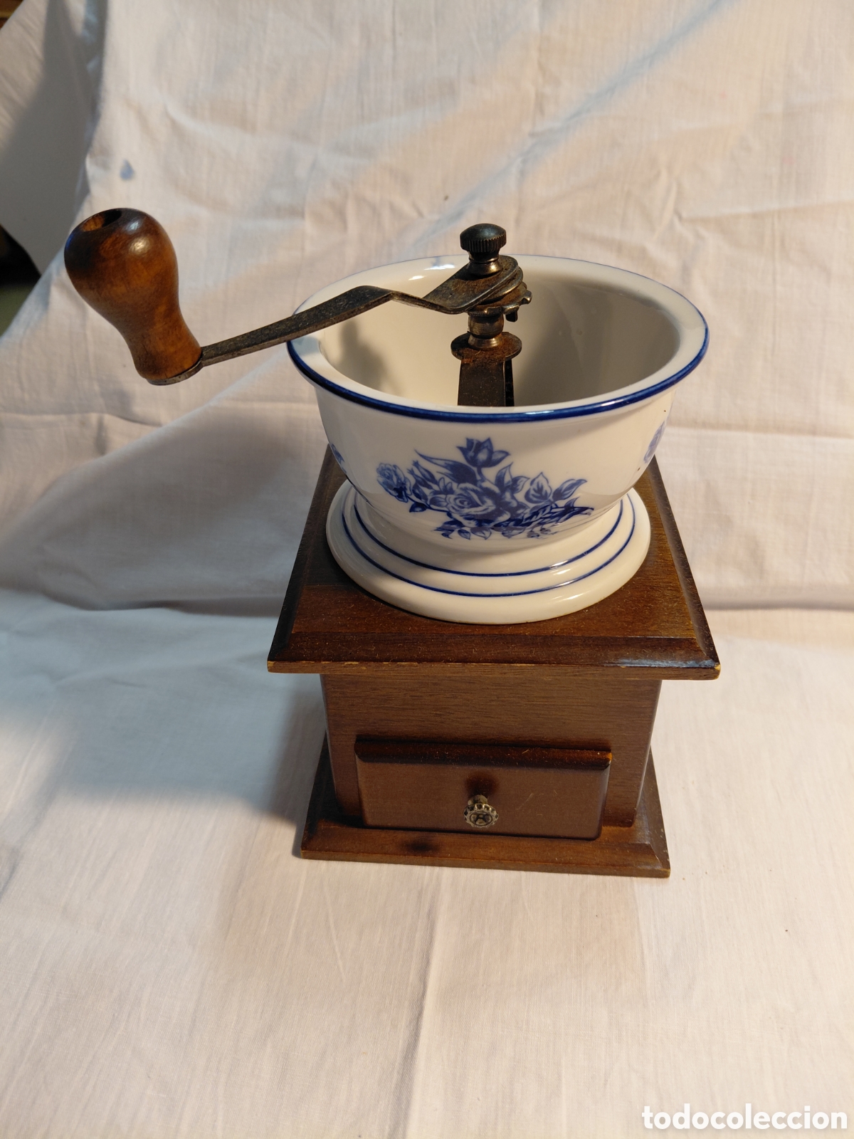 Vintage: BONITO MOLINILLO DE CAFE MADERA Y PORCELANA