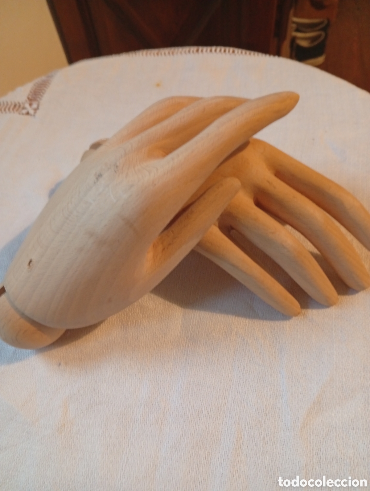 Vintage: Dos manos de madera para maniqu&iacute;