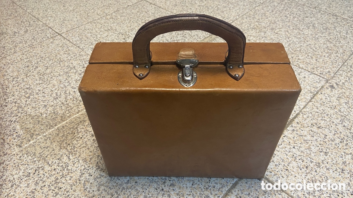 Vintage: Antiguo neceser / malet&iacute;n de viaje de piel (c. 1940-1950) - M. Mora Barcelona completos accesorios