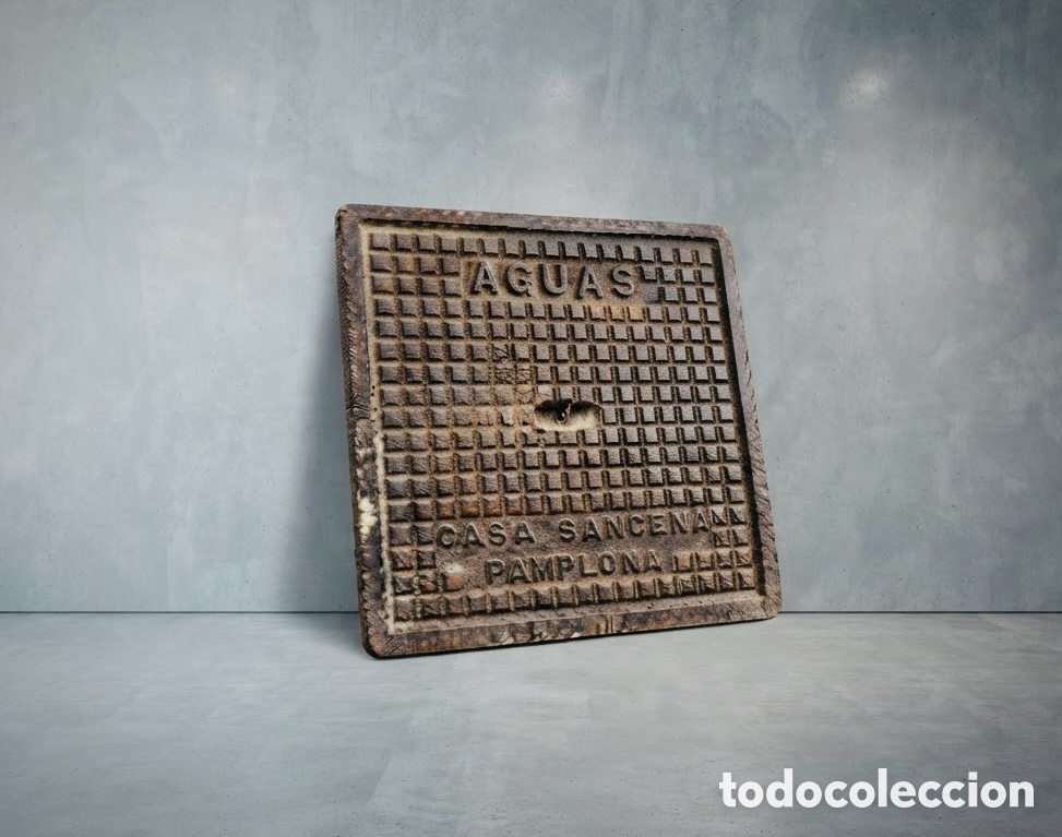 Vintage: TAPA DE ALCANTARILLA DE PAMPLONA CHAPA DE HIERRO FUNDIDO CASA SANCENA DE AGUAS