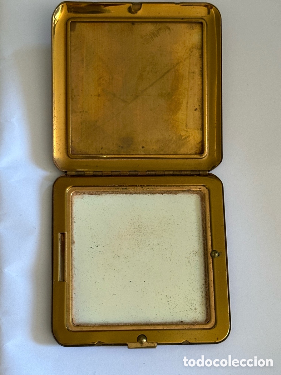 Vintage: Polvera de Lat&oacute;n Dorado con Aplique Geom&eacute;trico e Incrustaciones - Foto 5