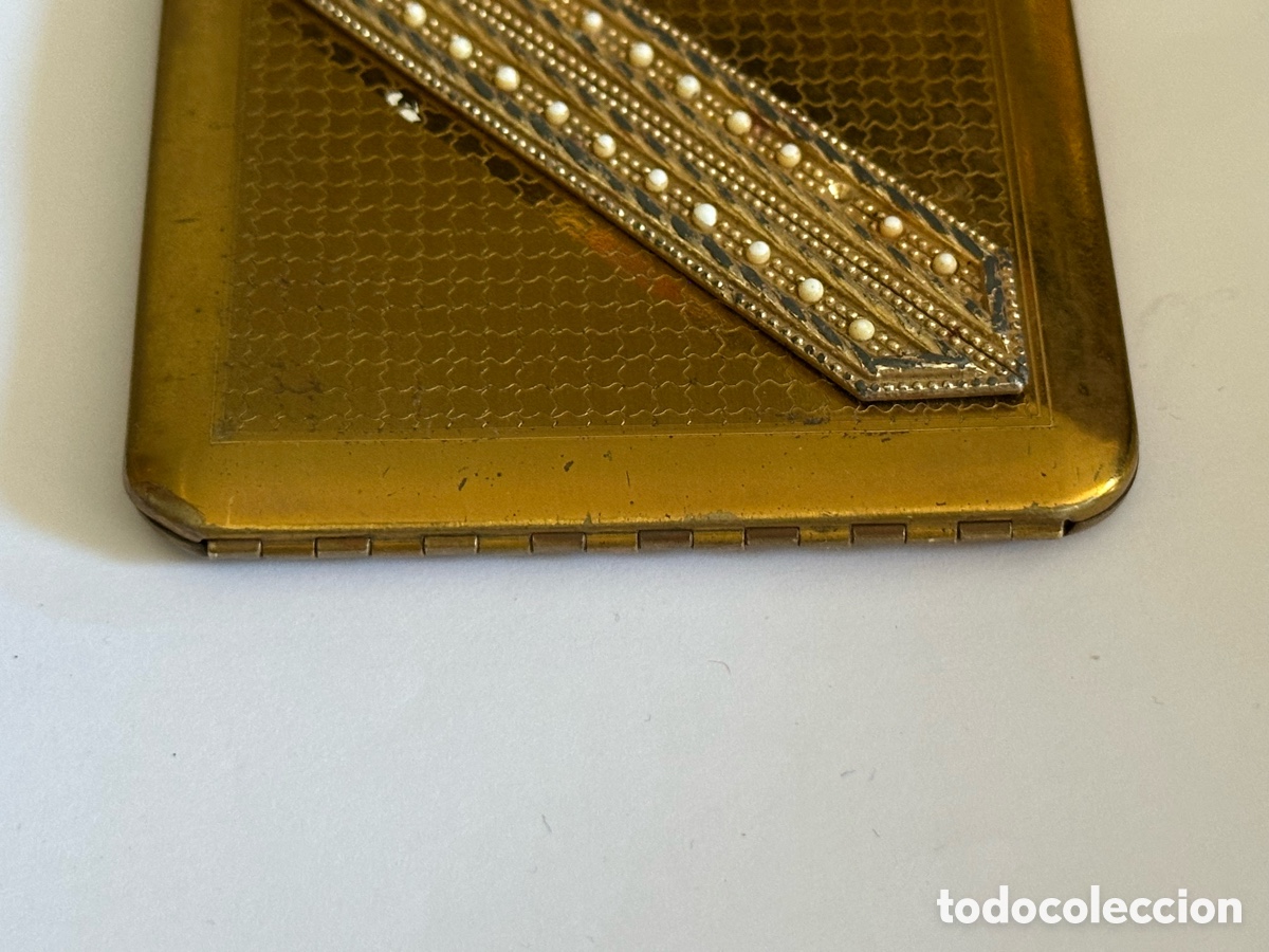 Vintage: Polvera de Lat&oacute;n Dorado con Aplique Geom&eacute;trico e Incrustaciones - Foto 7