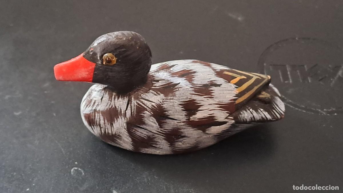Vintage: PEQUE&Ntilde;A FIGURA DECORATIVA DE PATO DE MADERA PINTADA A MANO (7 cm)
