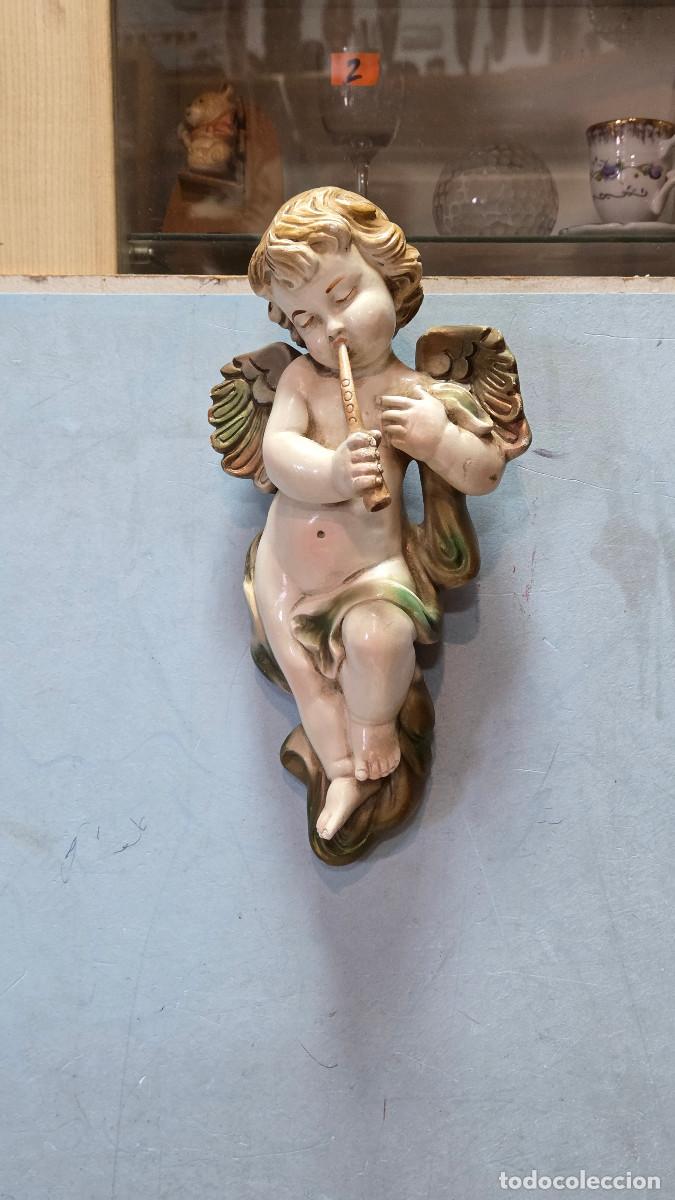 Vintage: figura de angel en yeso policromado
